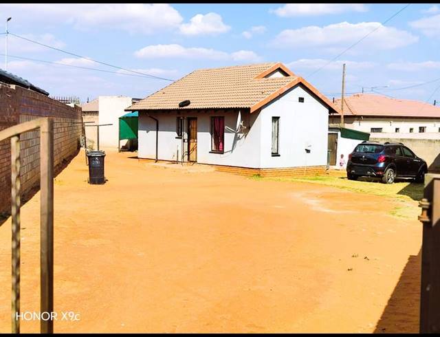 3 BEDROOM HOUSE FOR SALE IN KAGISO
